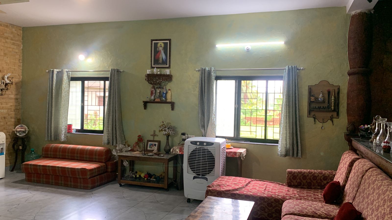 Spacious 5 BHK Bungalow with Guest House, Near Thivim Station